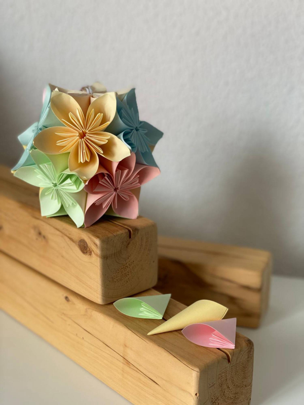 KUSUDAMA 