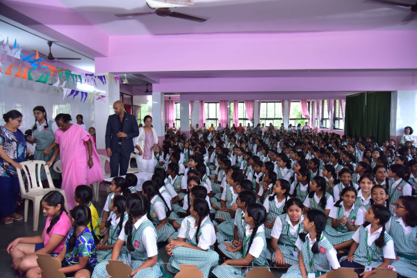 Visitas às escolas de Goa apoiadas pela Fundação Oriente