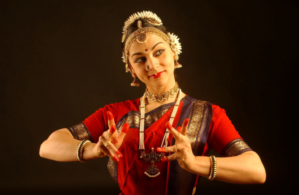 Luz no Corpo | Simbologia e Ritual na Joalharia da Dança Clássica do Sul da Índia – estilo ‎Bharata Natyam