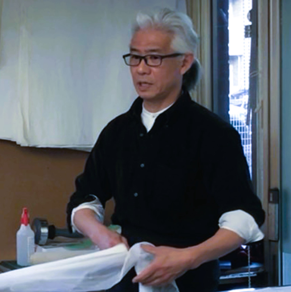 O MUNDO A PRETO E OURO