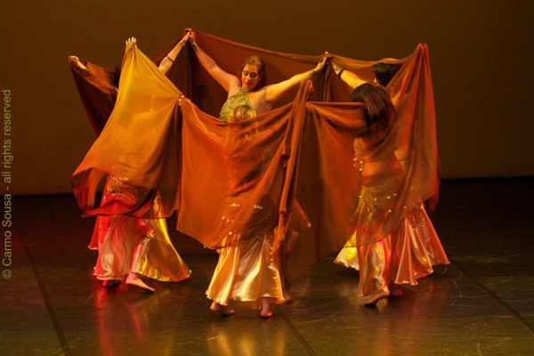 INTRODUÇÃO À DANÇA ORIENTAL